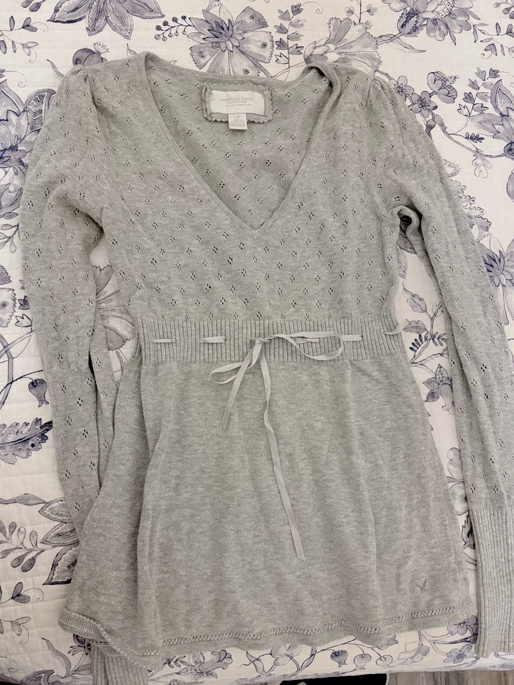 American Eagle Outfitters Light Gray Eyelet V-Neck Knit Top babydoll - Picture 2 of 5